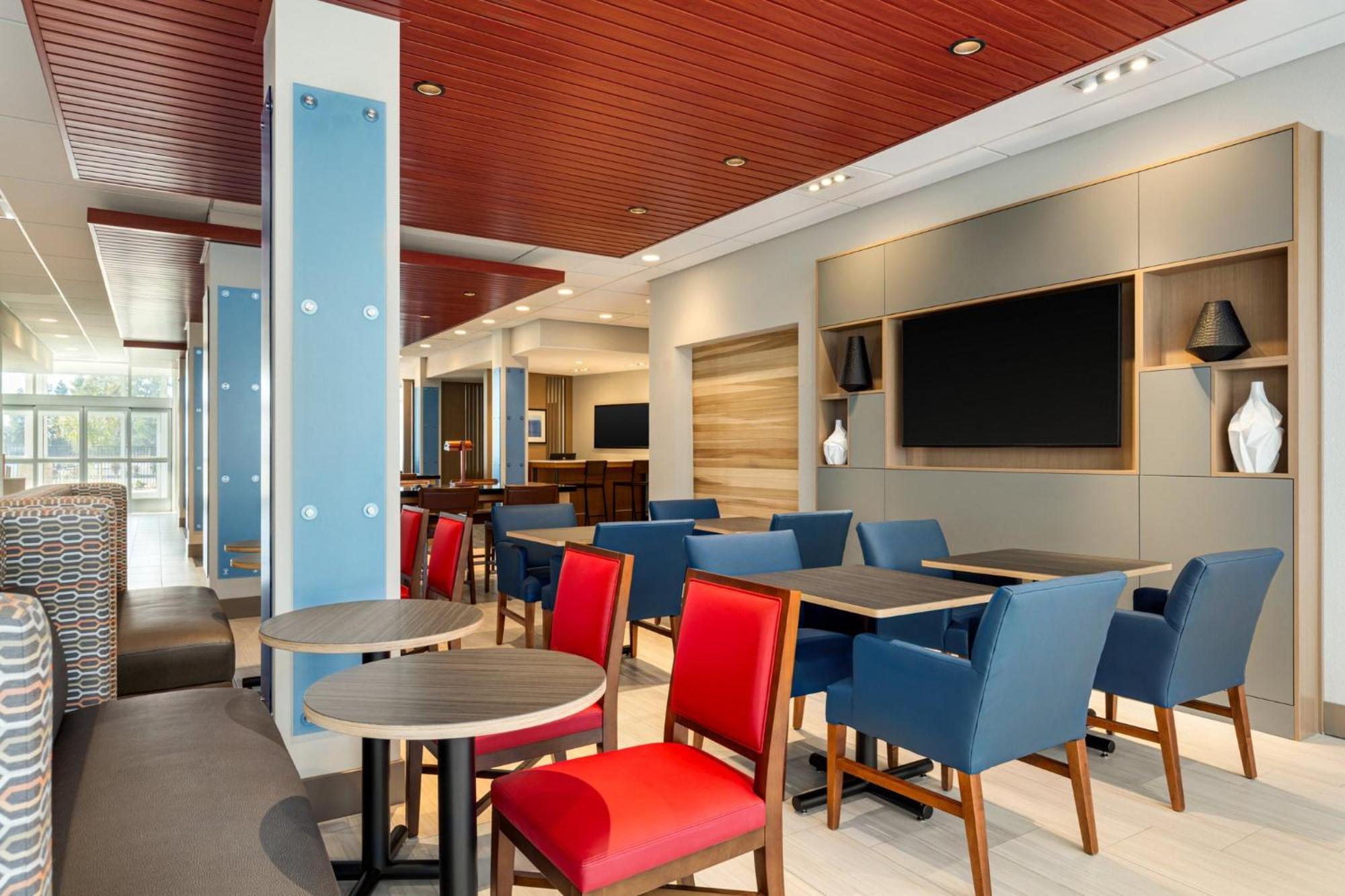 Holiday Inn Express & Suites Hayward - Castro Valley By Ihg Exterior photo